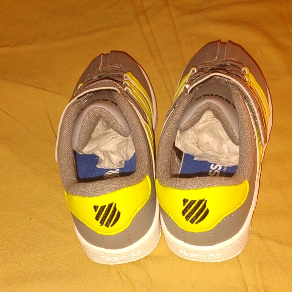Kids K-Swiss Tennis shoes - Picture 3 of 5